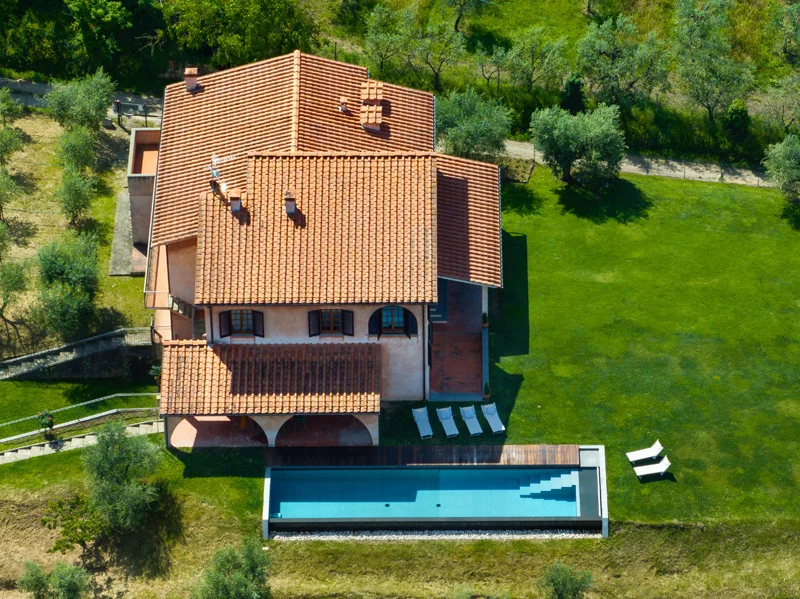 servizio drone villa con piscina